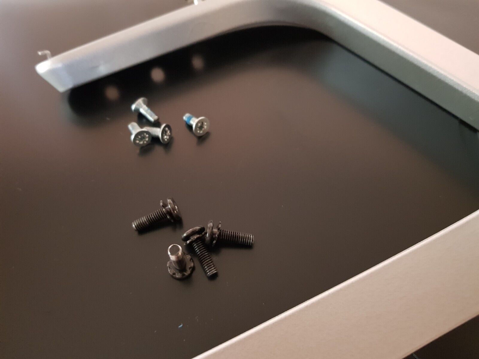 GENUINE LG 55LB7500 STAND & SCREWS