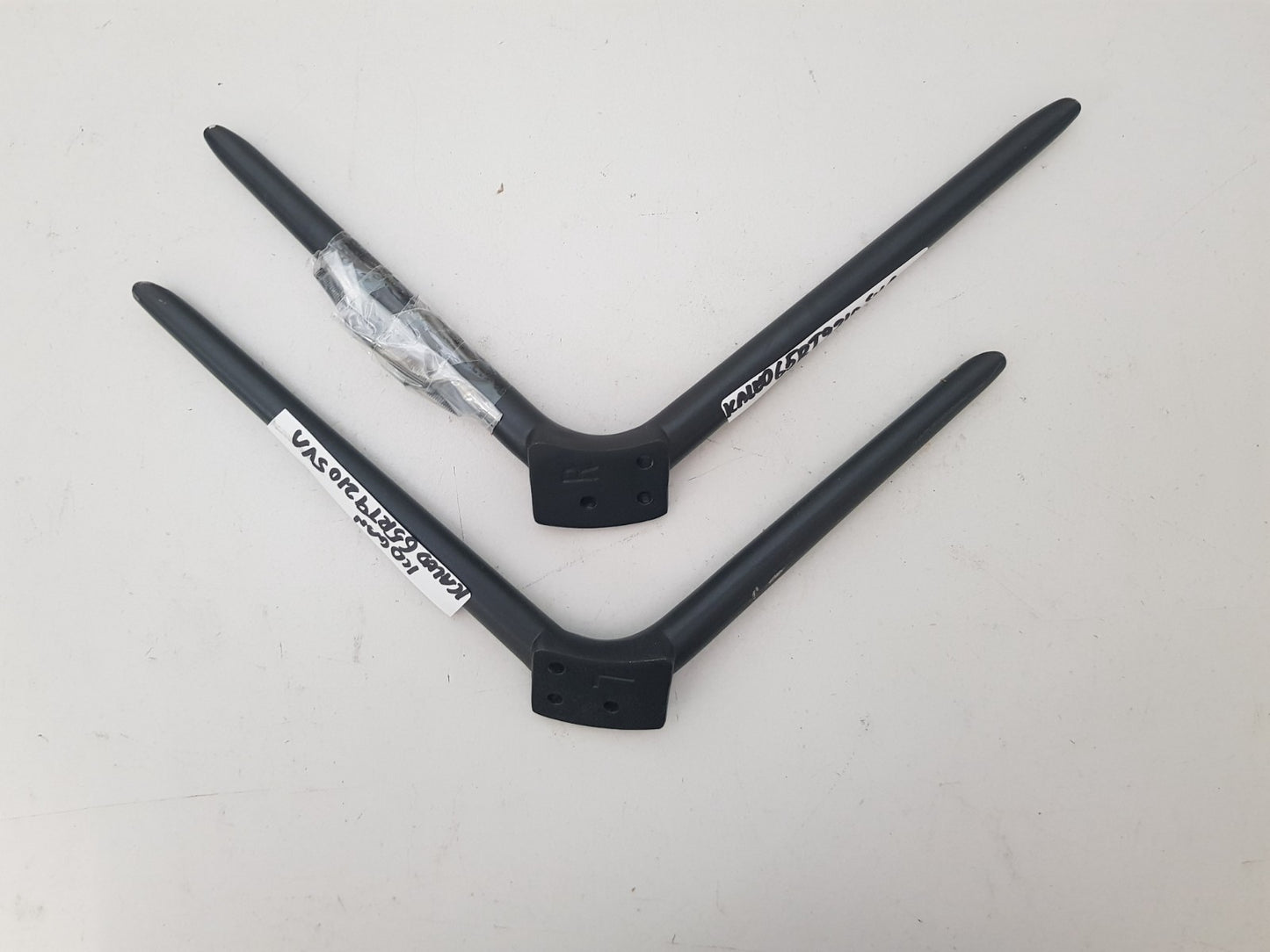 KOGAN KALED65RT9210SVA L&R FEET & SCREWS