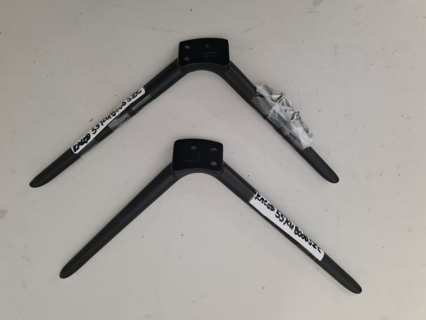 KOGAN KALED55KU8000SZC L&R FEET & SCREWS