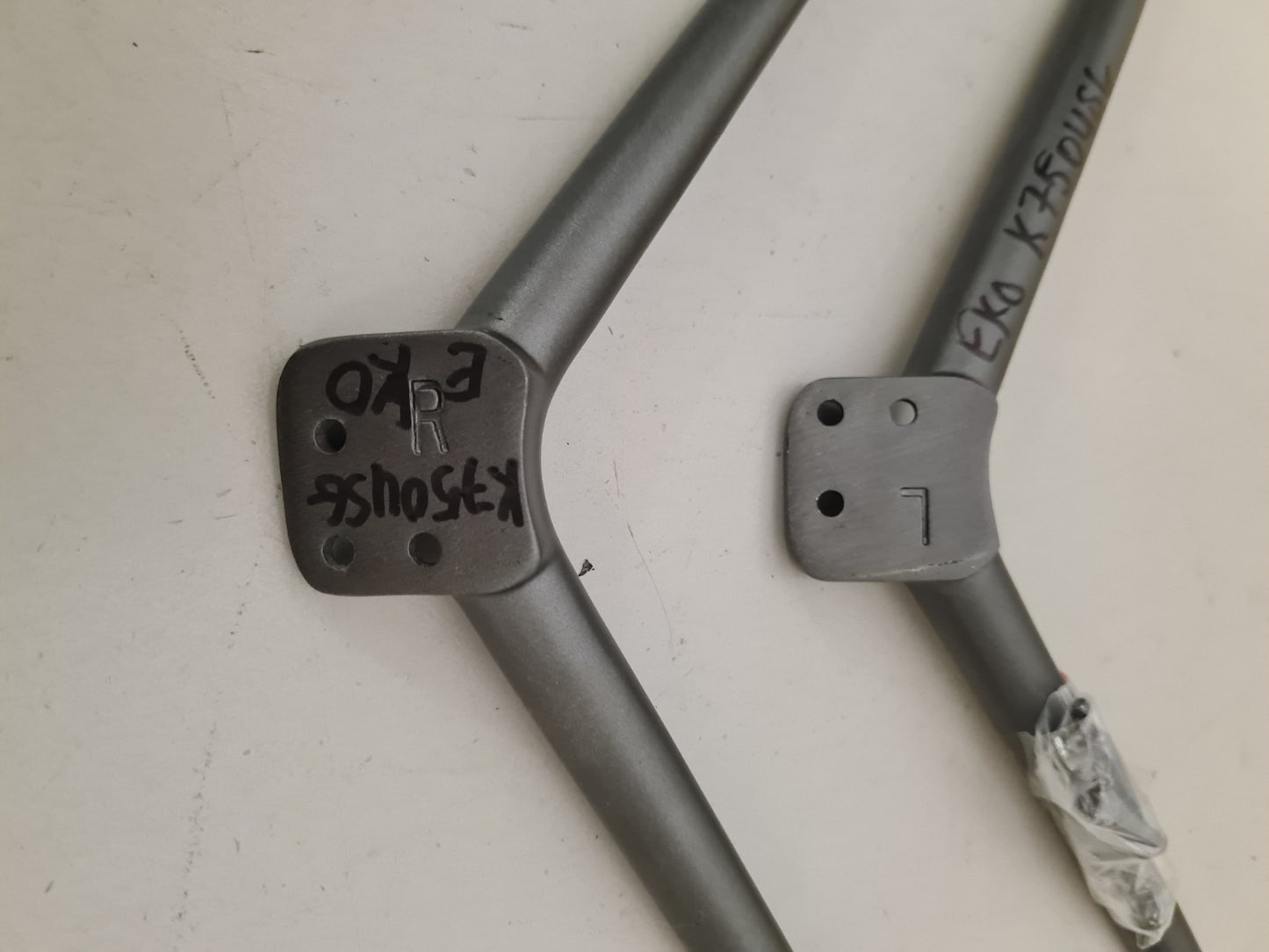 EKO K750USG L&R FEET & SCREWS