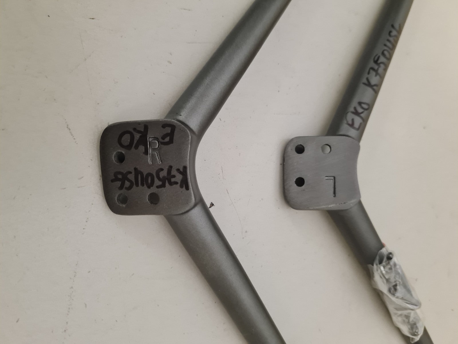 EKO K750USG L&R FEET & SCREWS