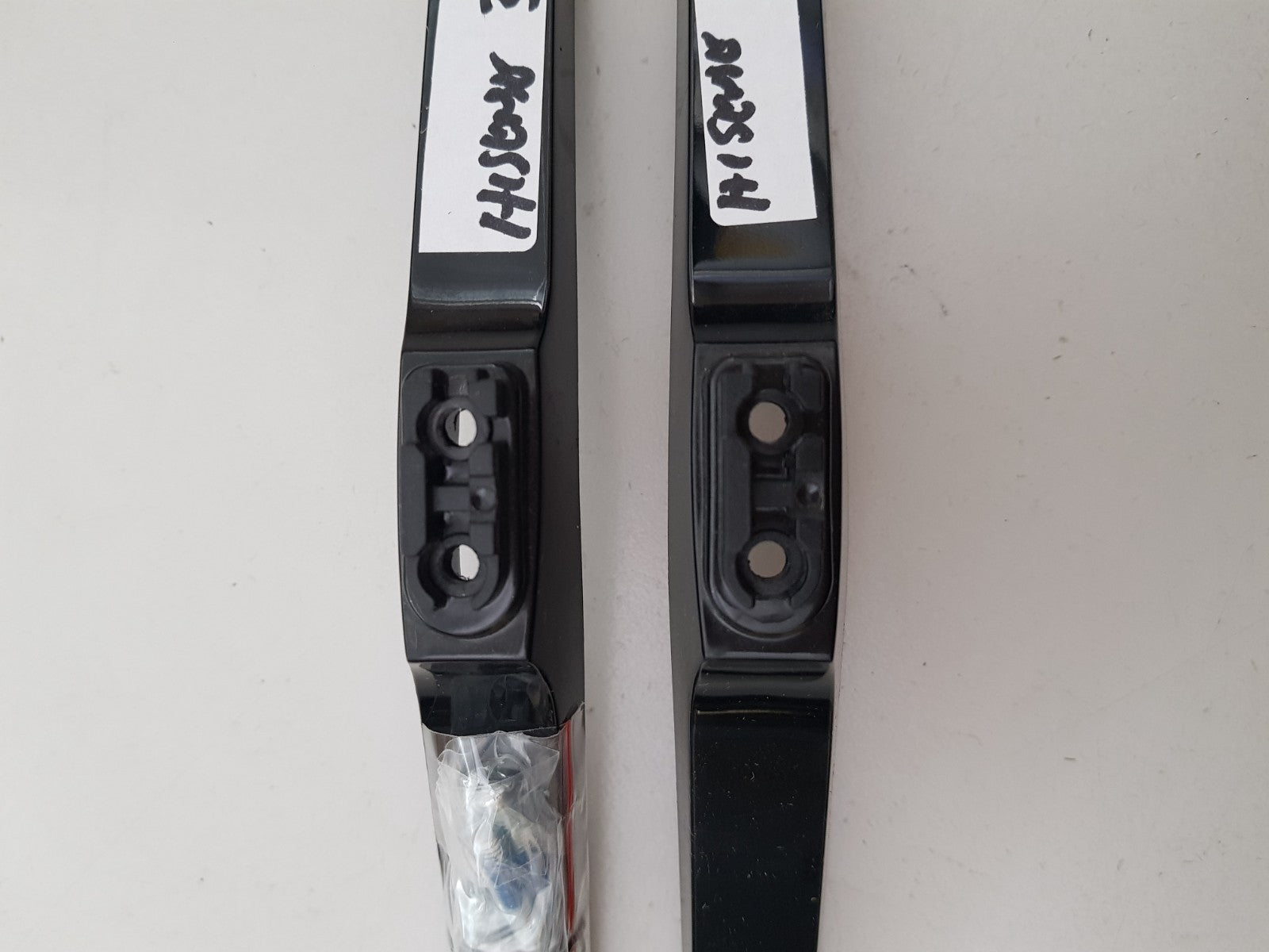 HISENSE 39P4 L&R FEET & SCREWS