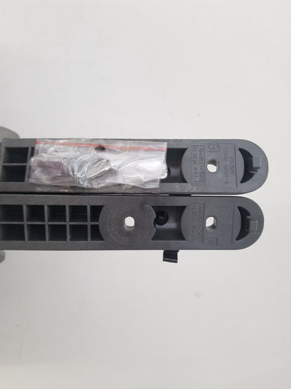 LG 42LB6500 L&R FEET & SCREWS