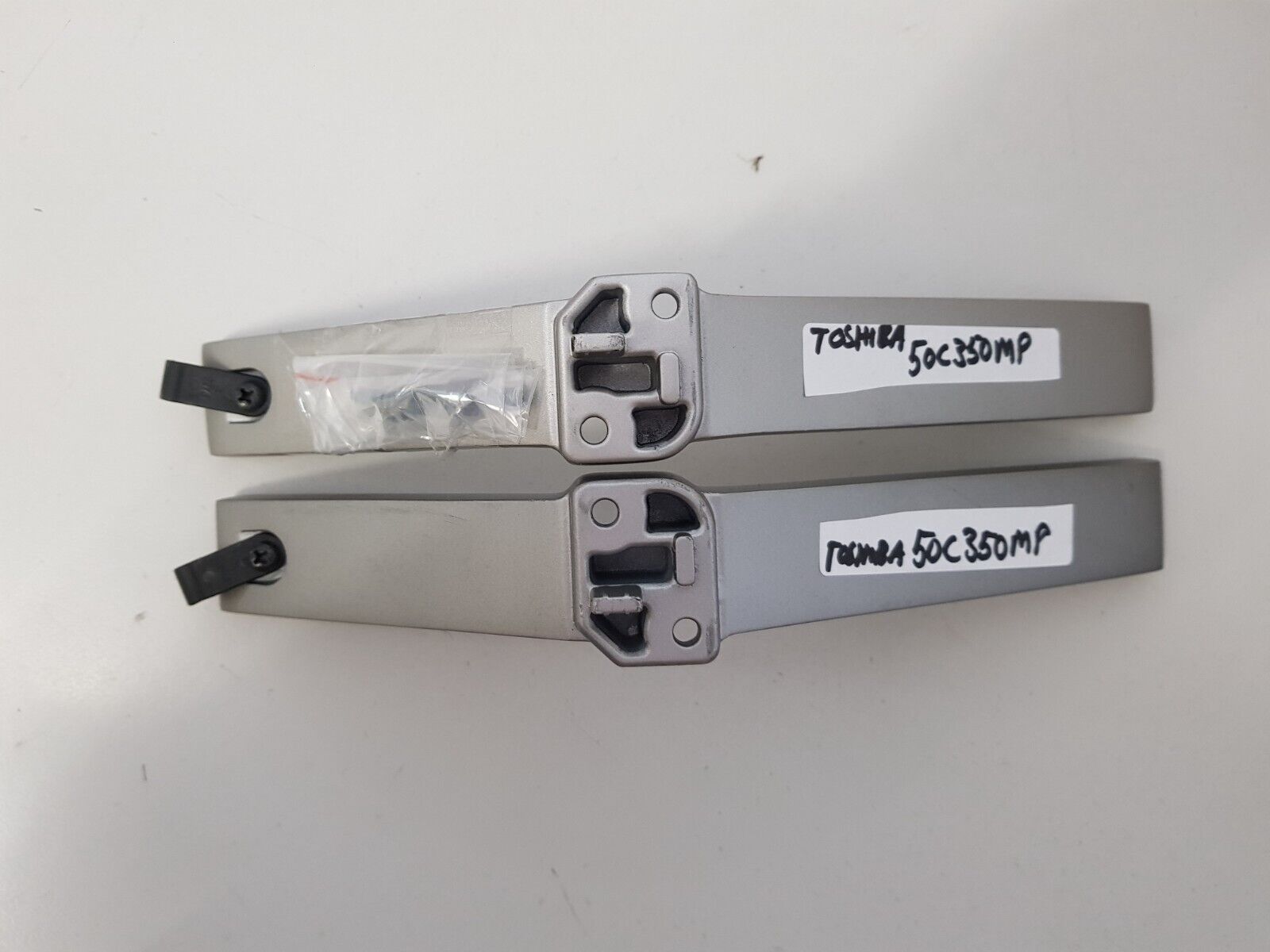GENUINE TOSHIBA 50C350MP L&R FEET & SCREWS