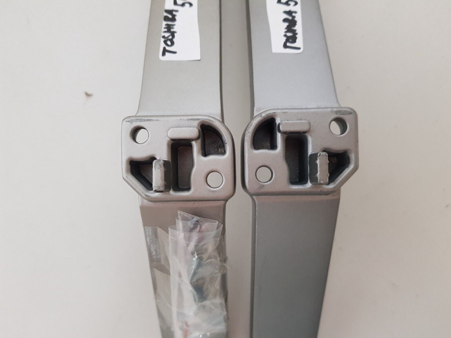 GENUINE TOSHIBA 50C350MP L&R FEET & SCREWS