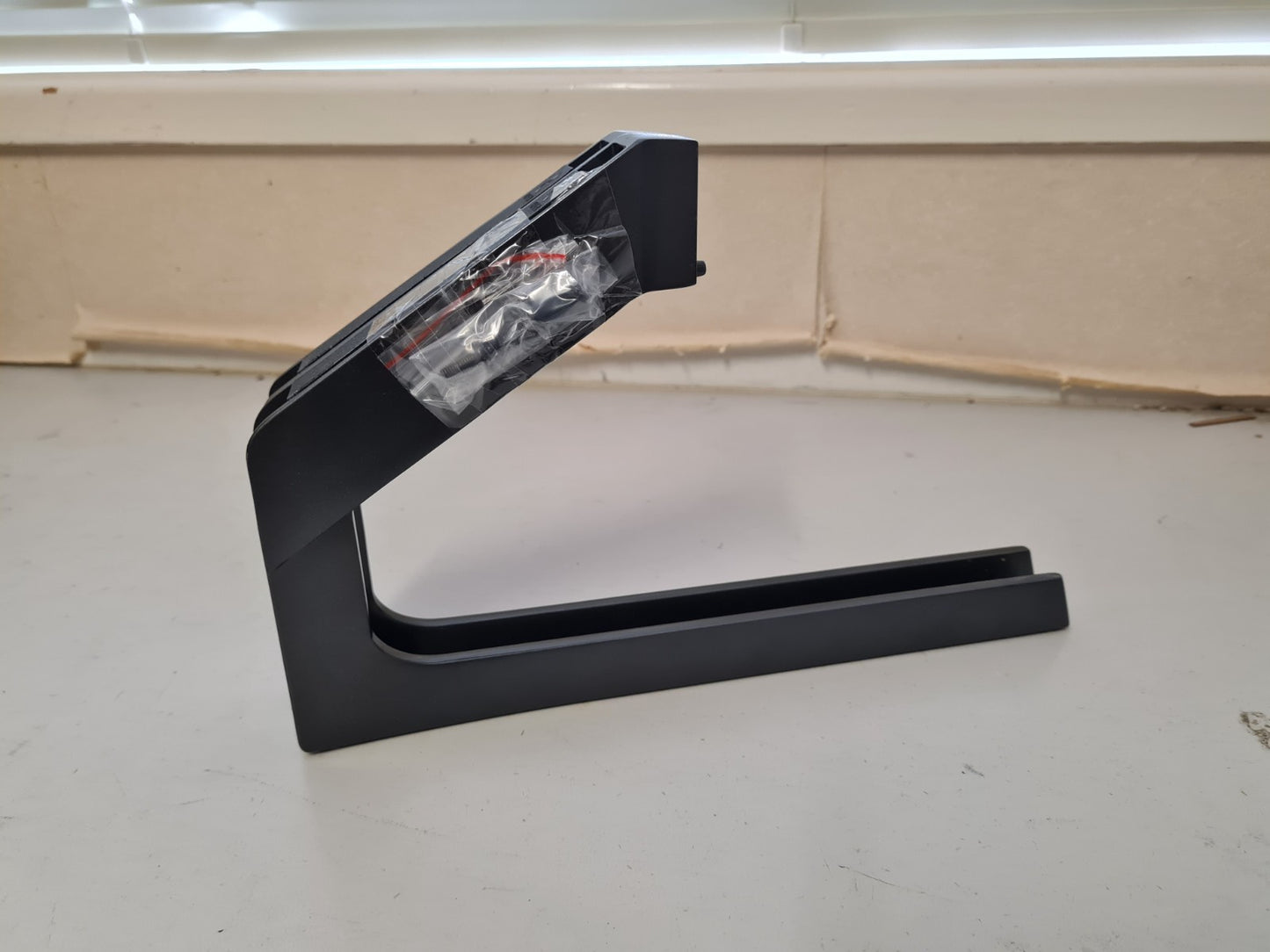 HISENSE 65U80G L&R FEET & SCREWS