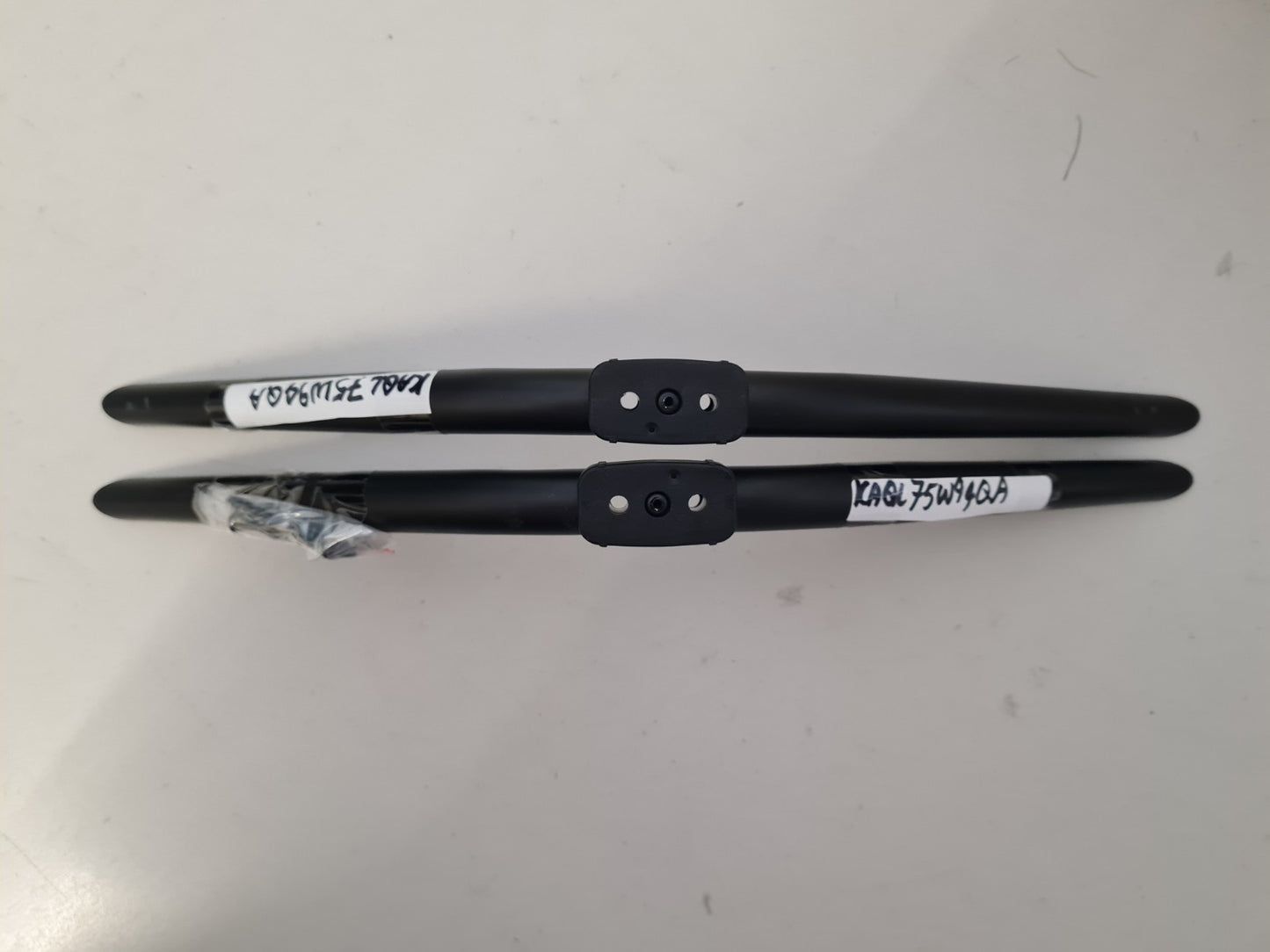 KOGAN KAQL75W94QA L&R FEET & SCREWS