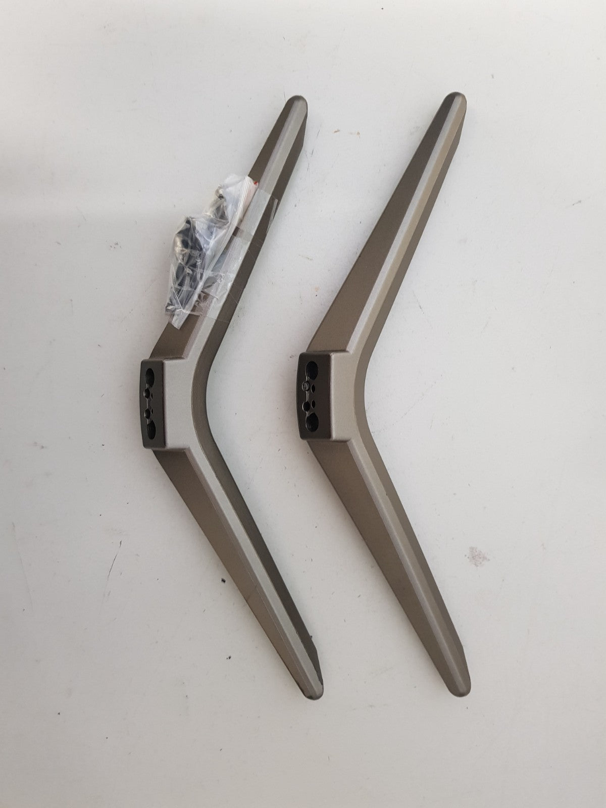 FFALCON 55UF1 L&R FEET & SCREWS