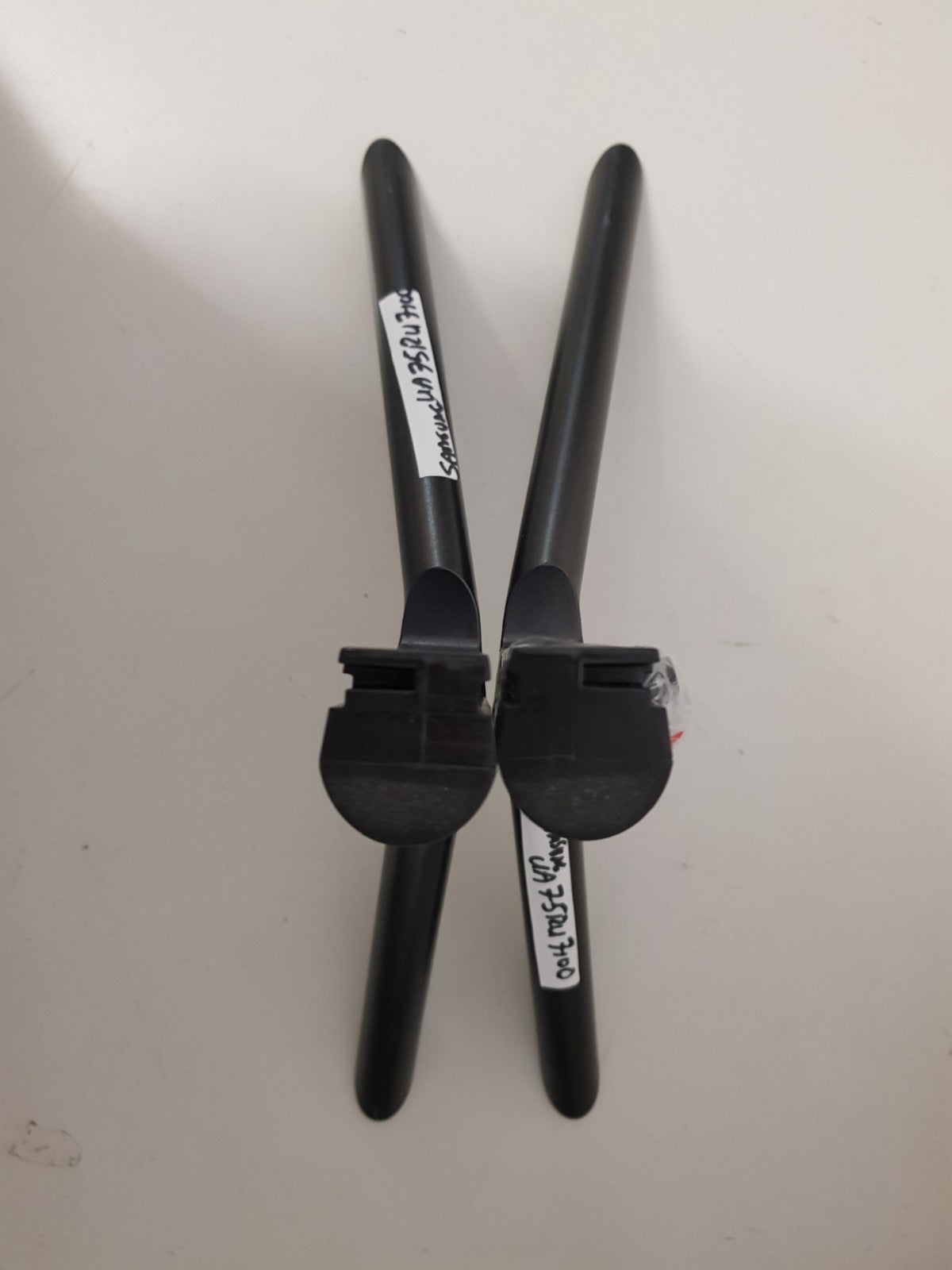SAMSUNG UA75RU7100 L&R FEET & SCREWS