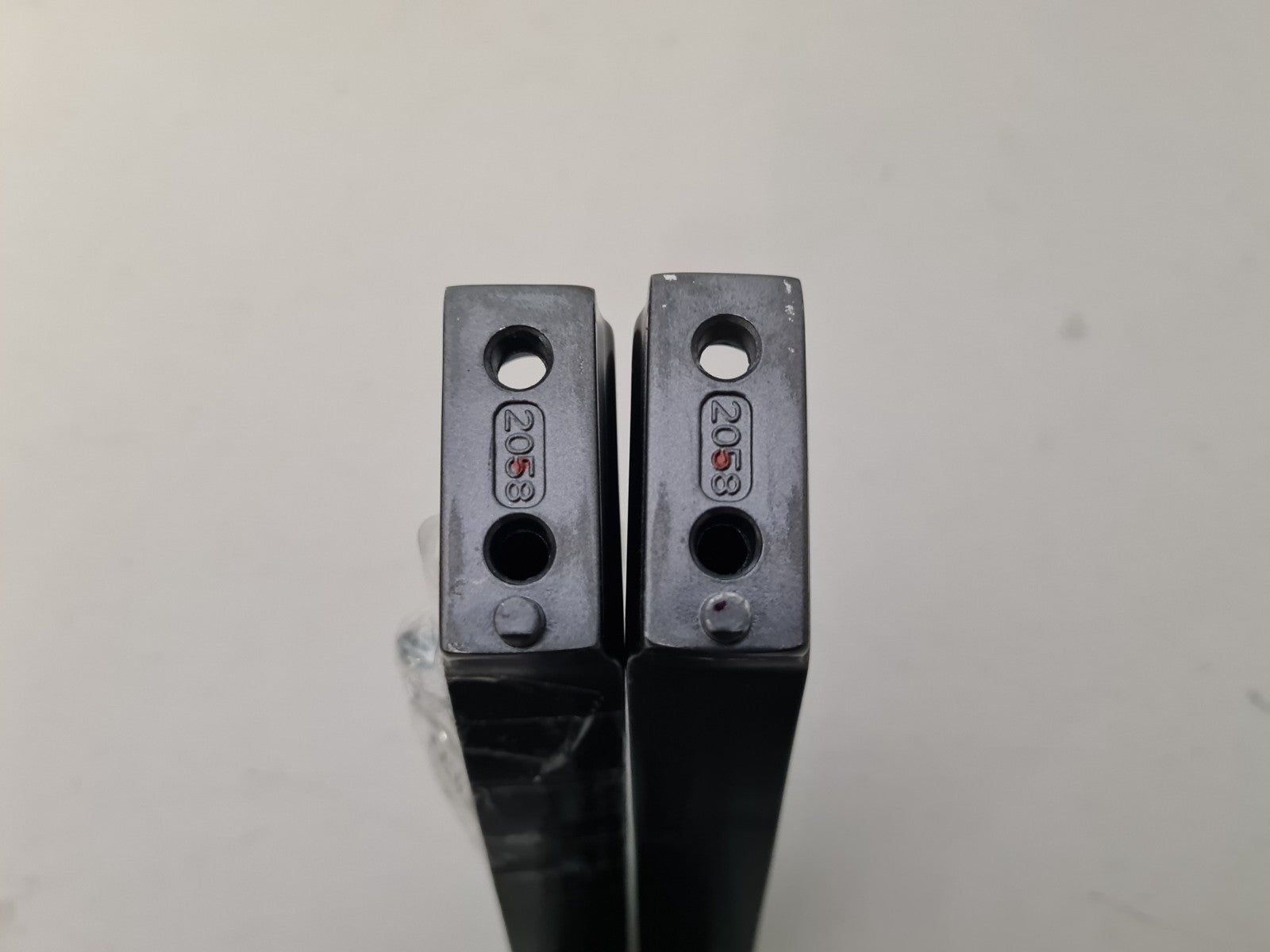 HISENSE 65U80G L&R FEET & SCREWS