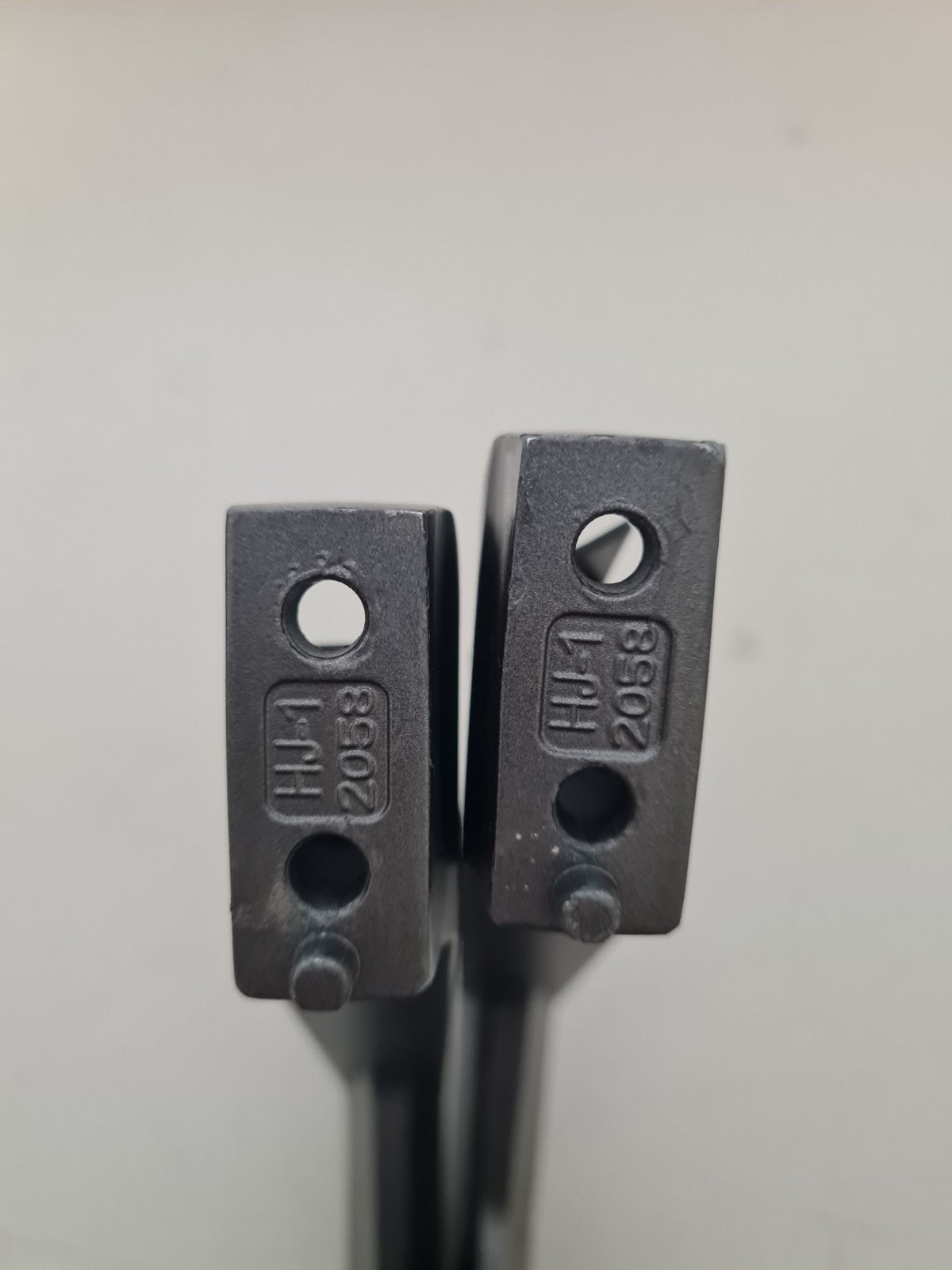 HISENSE 55U8HAU L&R FEET