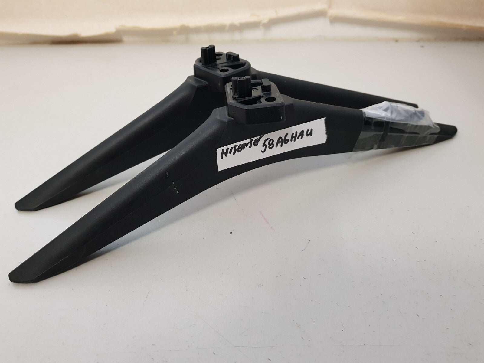 GENUINE HISENSE 58A6HAU L&R FEET & SCREWS