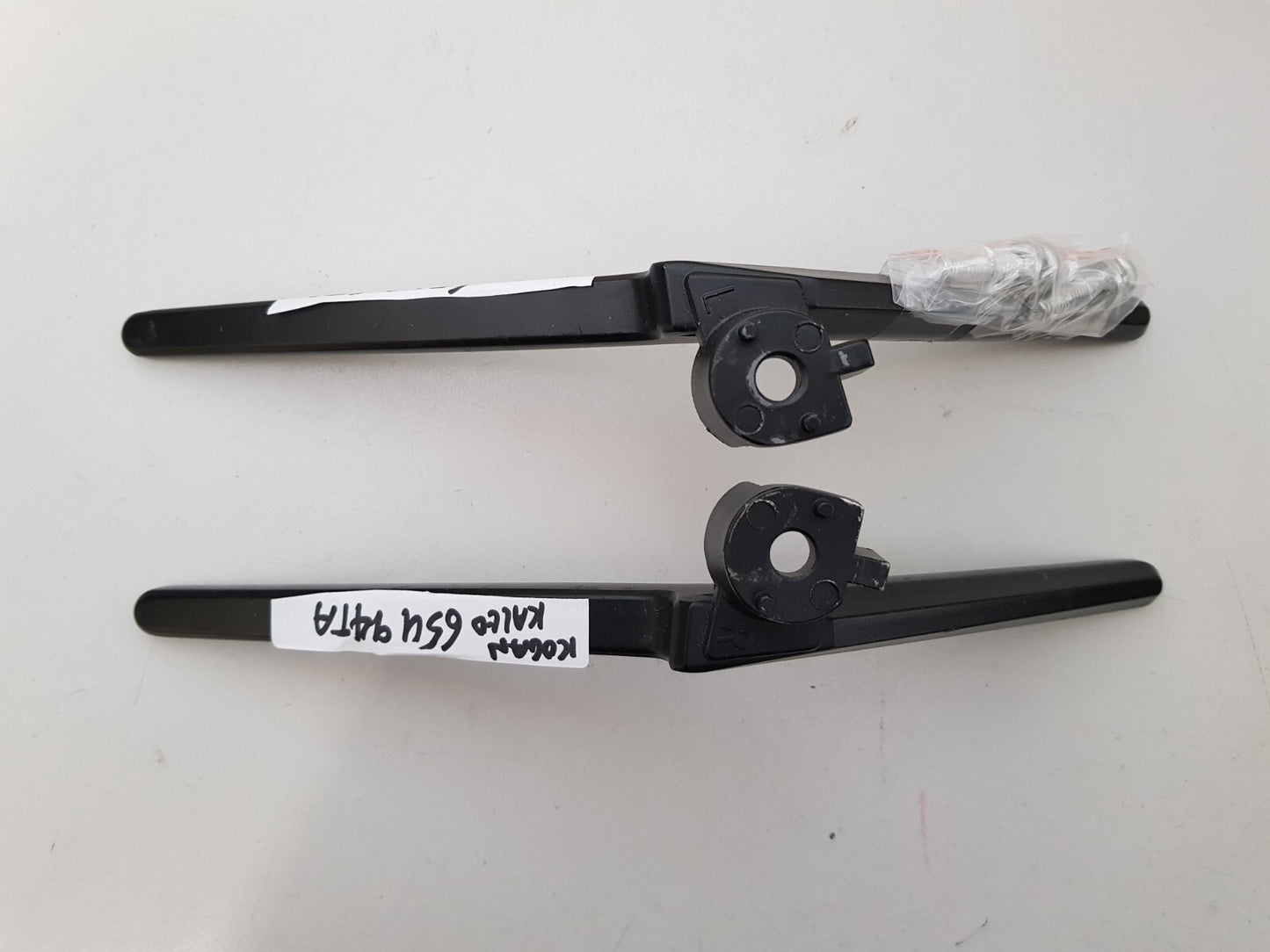 GENUINE KOGAN KALED65U94TA L&R FEET & SCREWS