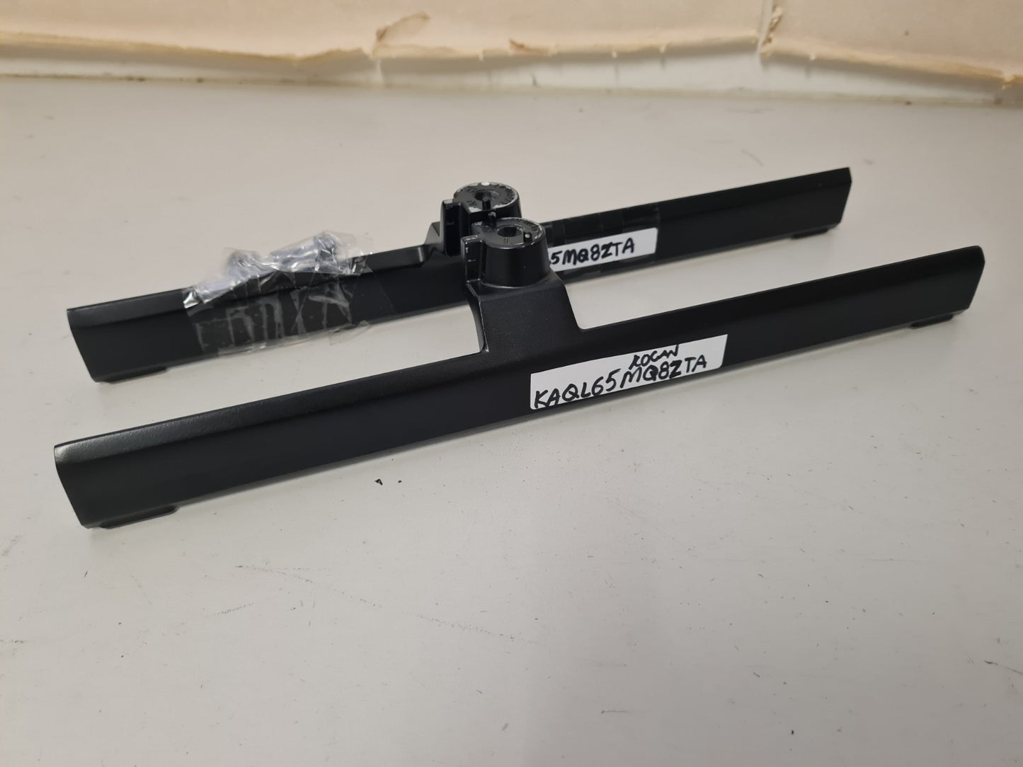 KOGAN KAQL65MQ8ZTA L&R FEET & SCREWS