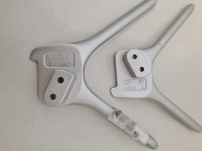 HISENSE 43R6 L&R FEET & SCREWS