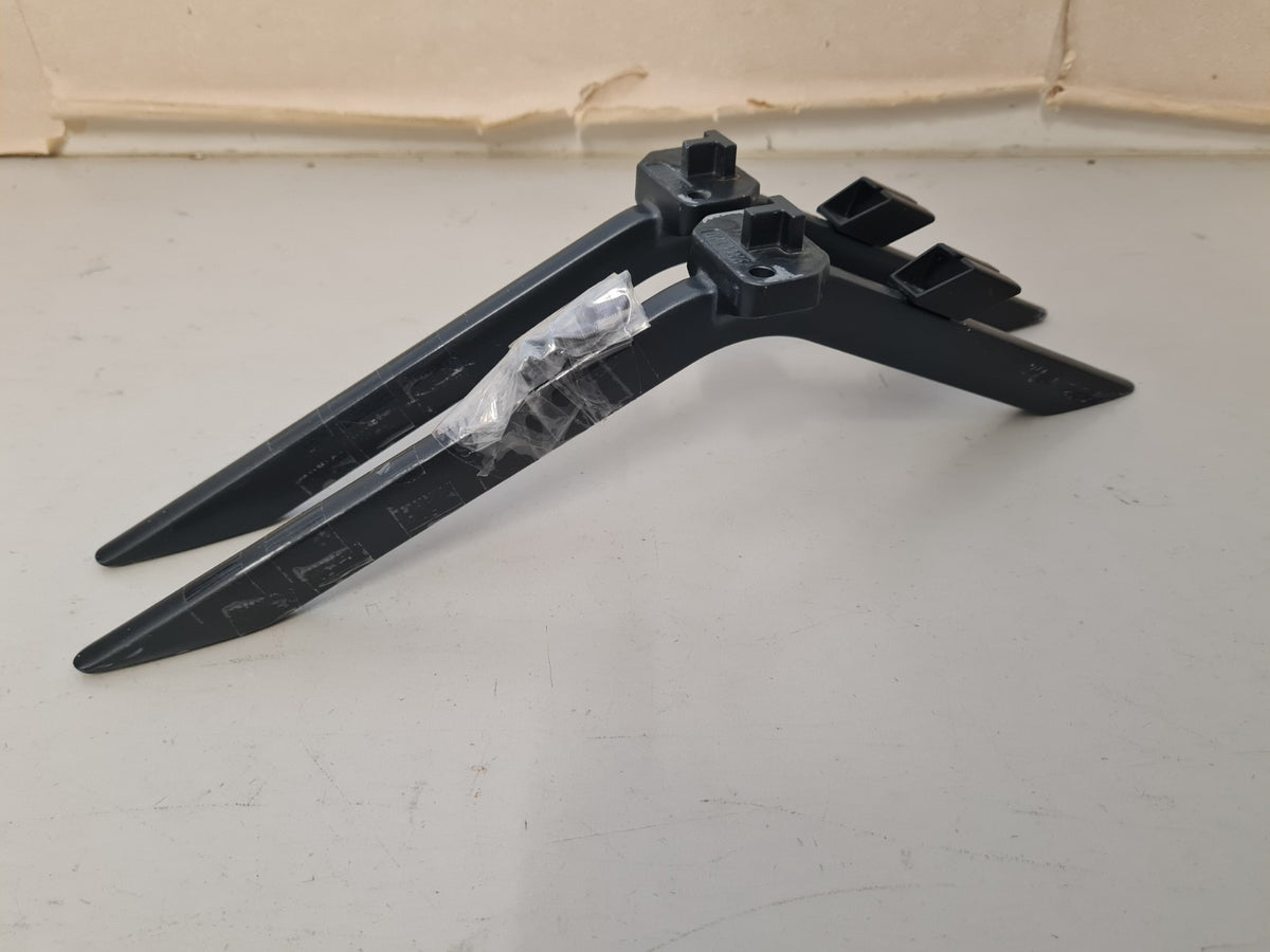 HISENSE 75U6QAU PRO L&R FEET & SCREWS