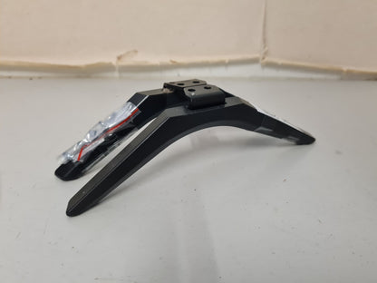HISENSE 50S5 L&R FEET & SCREWS