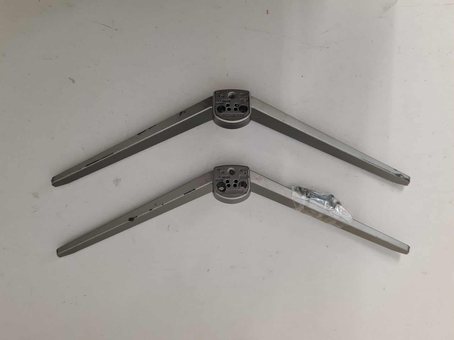 TCL 65P715 L&R FEET & SCREWS