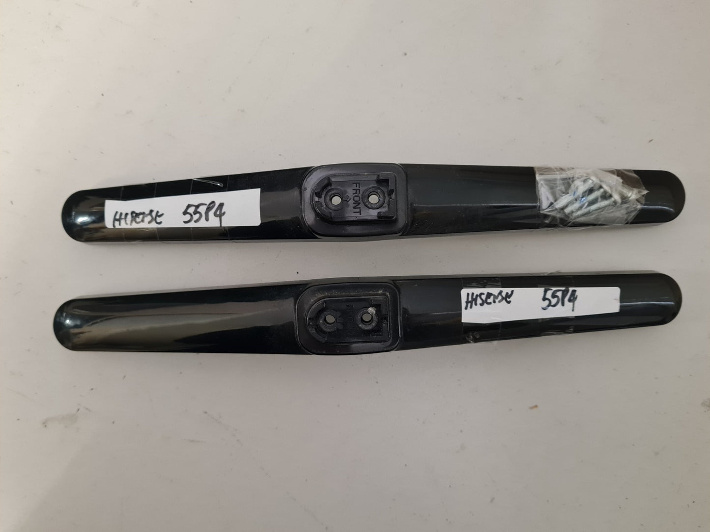 HISENSE 55P4 L&R FEET & SCREWS