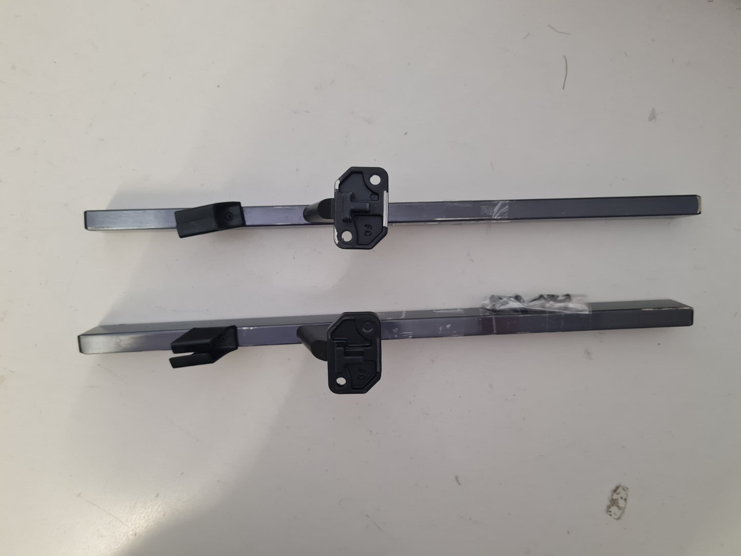 HISENSE 75U7KAU L&R FEET & SCREWS