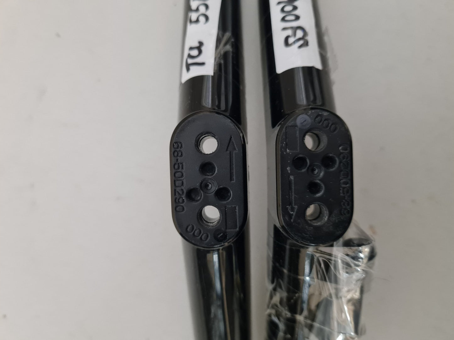 TCL 55E4900FS L&R FEET & SCREWS