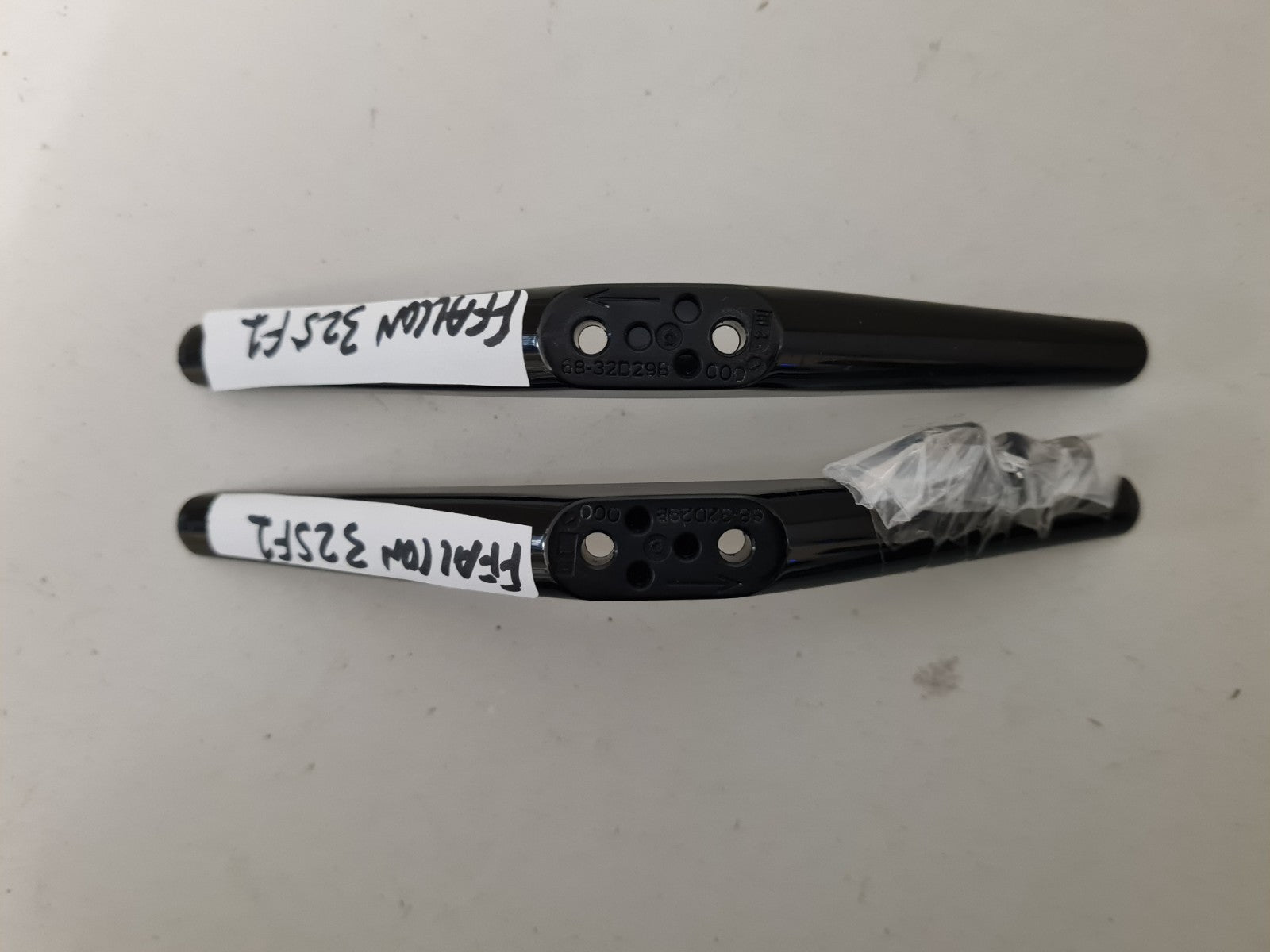 FFALCON 32SF1 L&R FEET & SCREWS