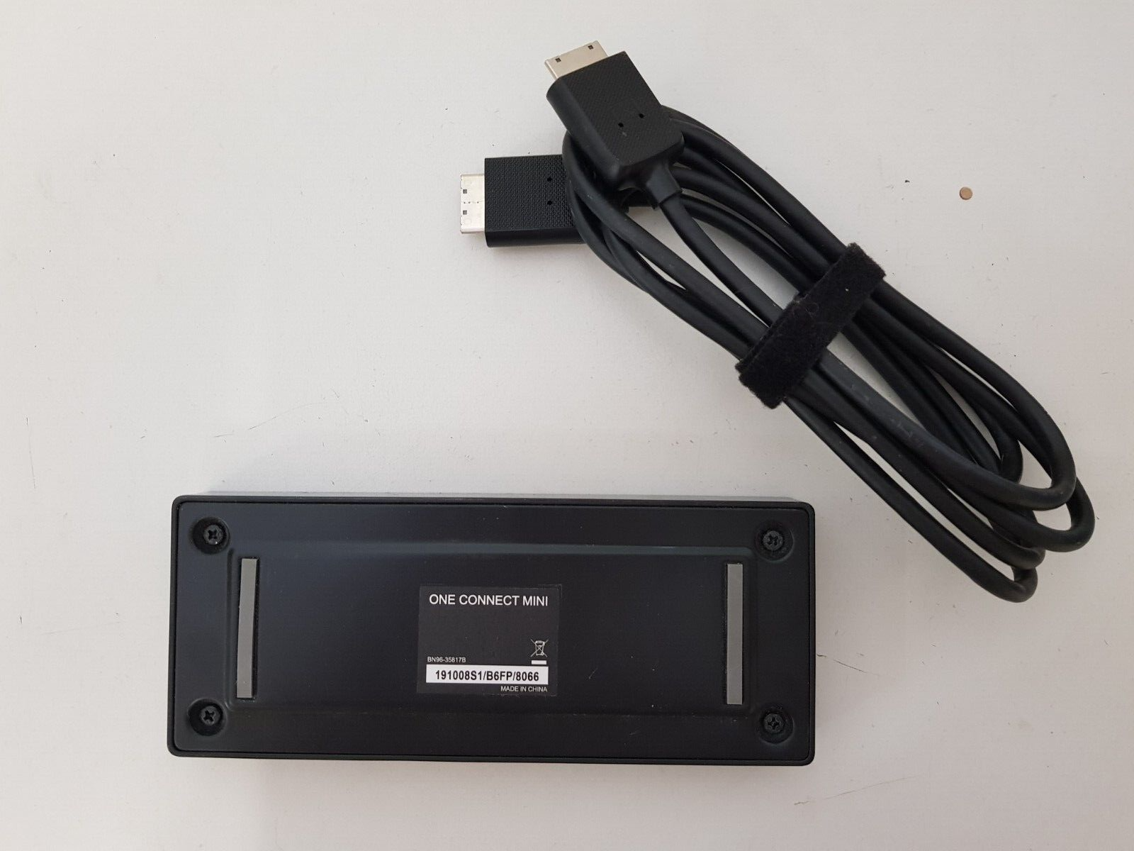 GENUINE SAMSUNG ONE CONNECT MINI BOX & CABLE BN96-35817B
