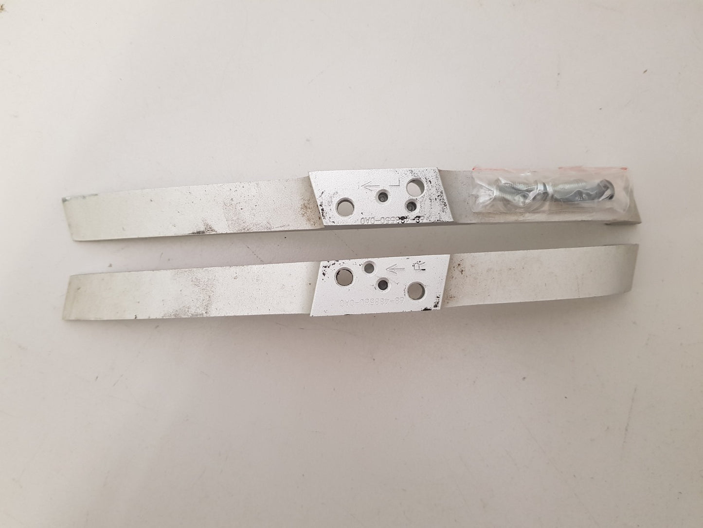 TCL 60E6000US L&R FEET & SCREWS