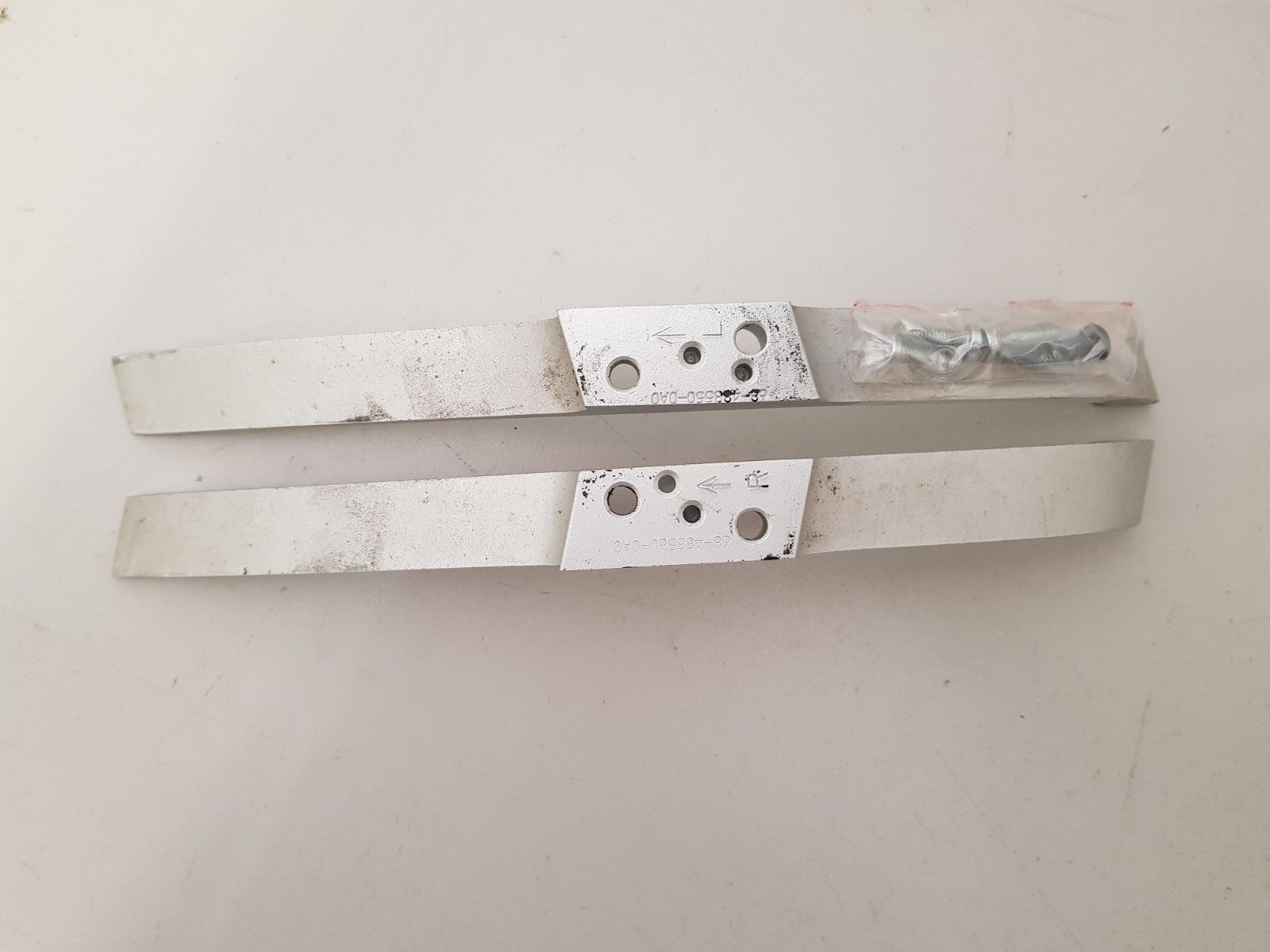 TCL 60E6000US L&R FEET & SCREWS