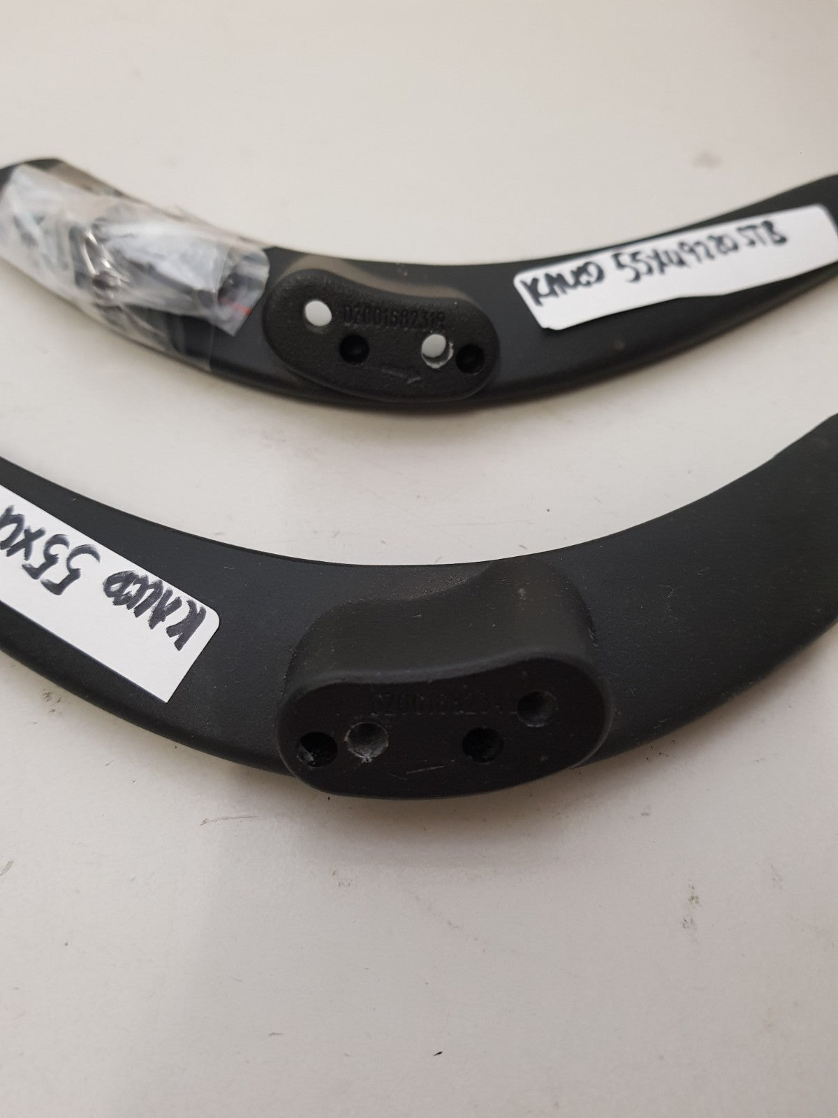 KOGAN KALED55XU9220STB L&R FEET & SCREWS