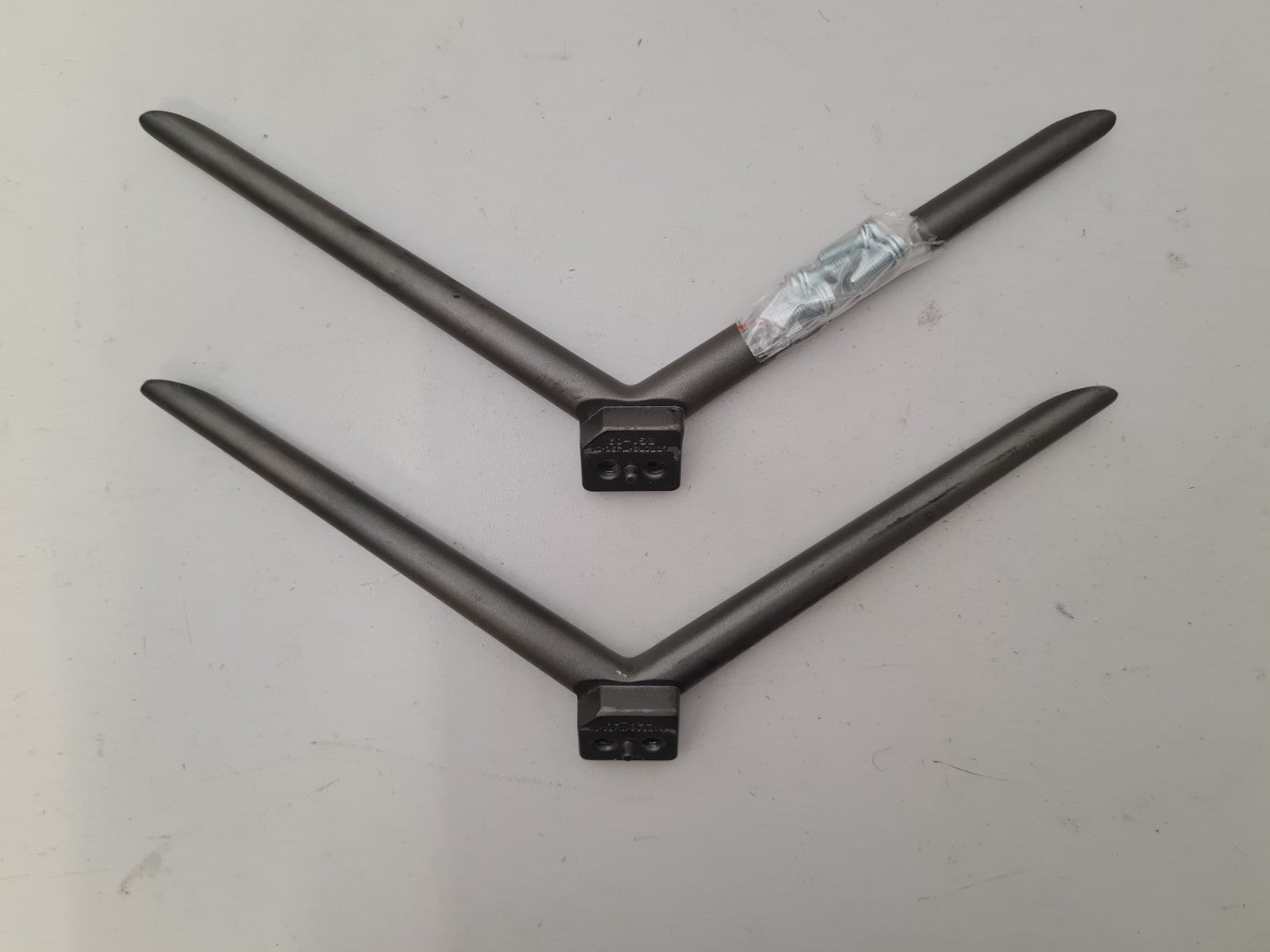 EKO K75USG L&R FEET & SCREWS