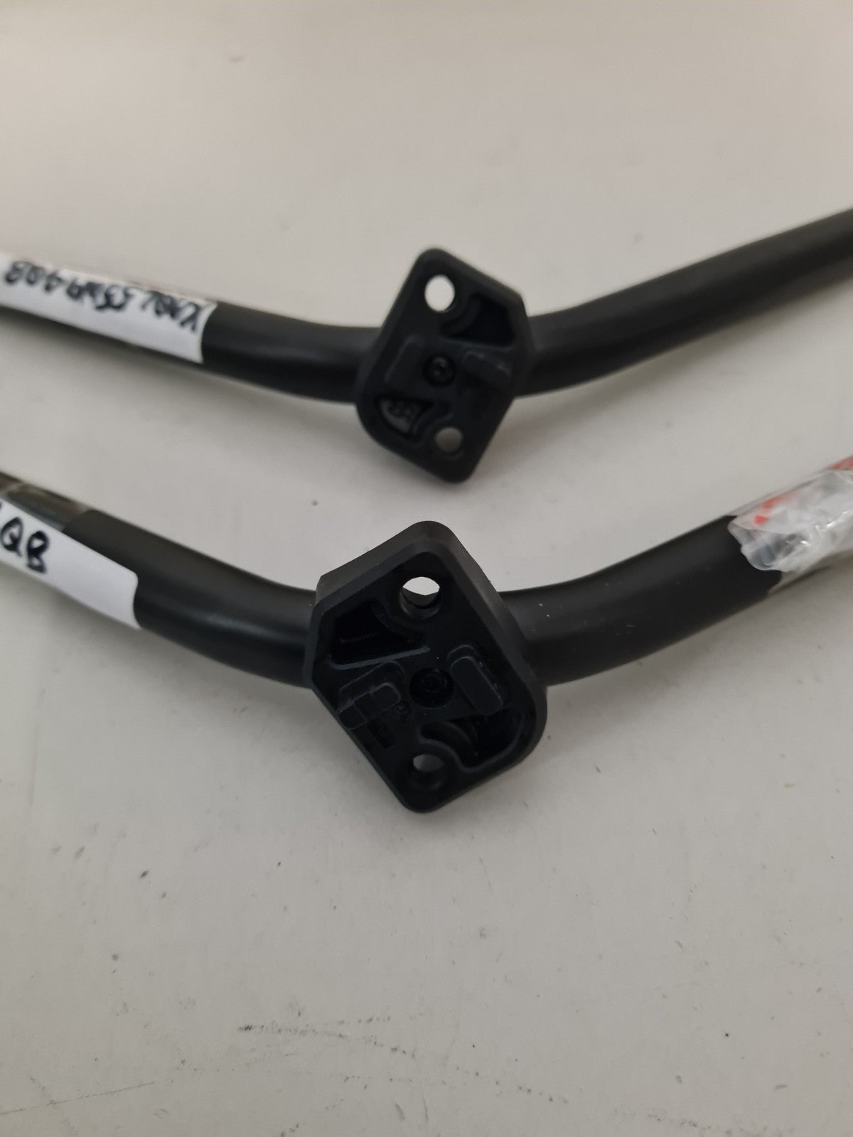 KOGAN KAQL55W94QB L&R FEET & SCREWS