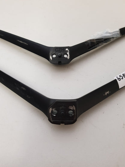 HITACHI 65QLEDSM20 L&R FEET & SCREWS