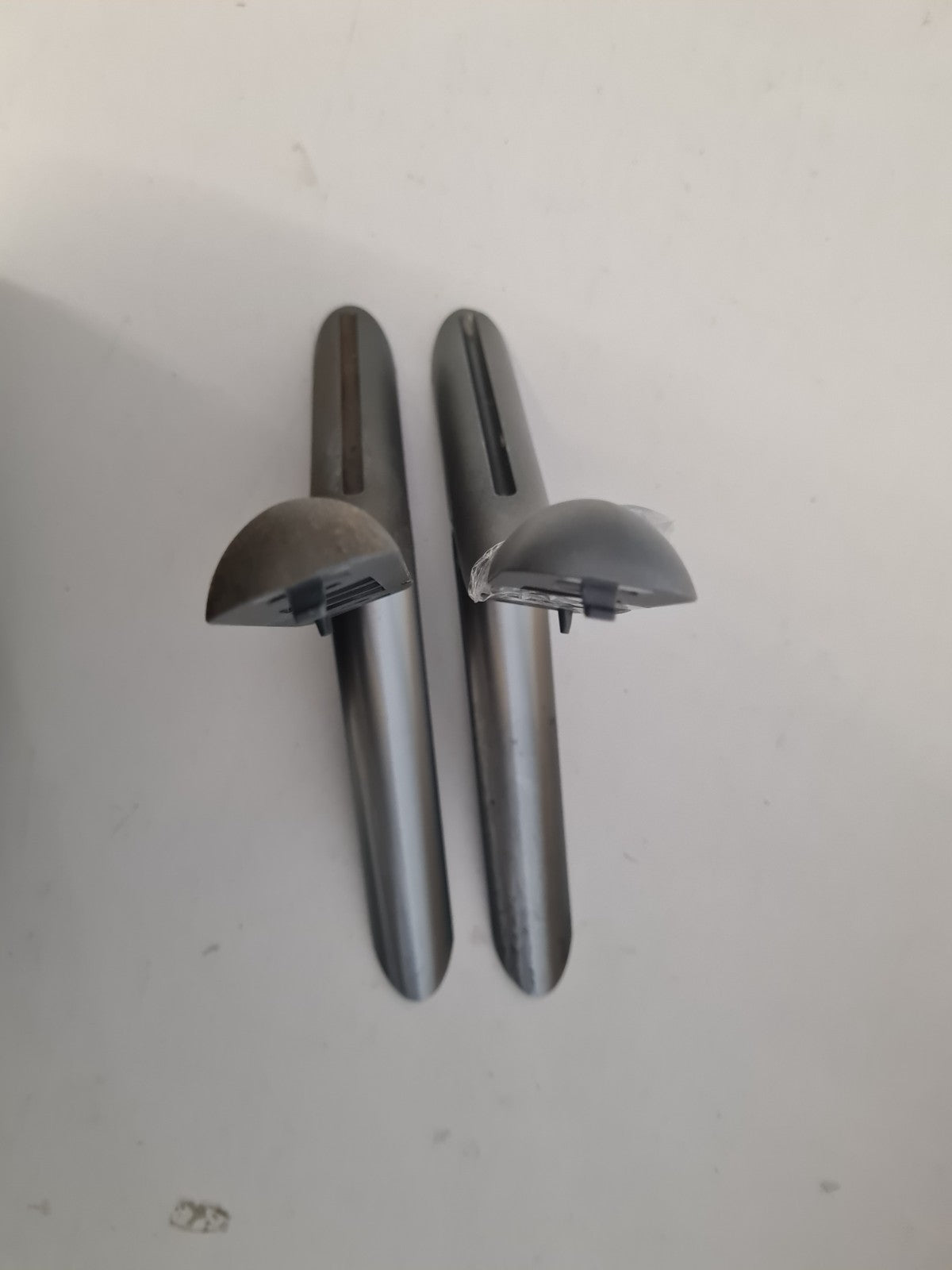 LG 60LB6500 L&R FEET & SCREWS