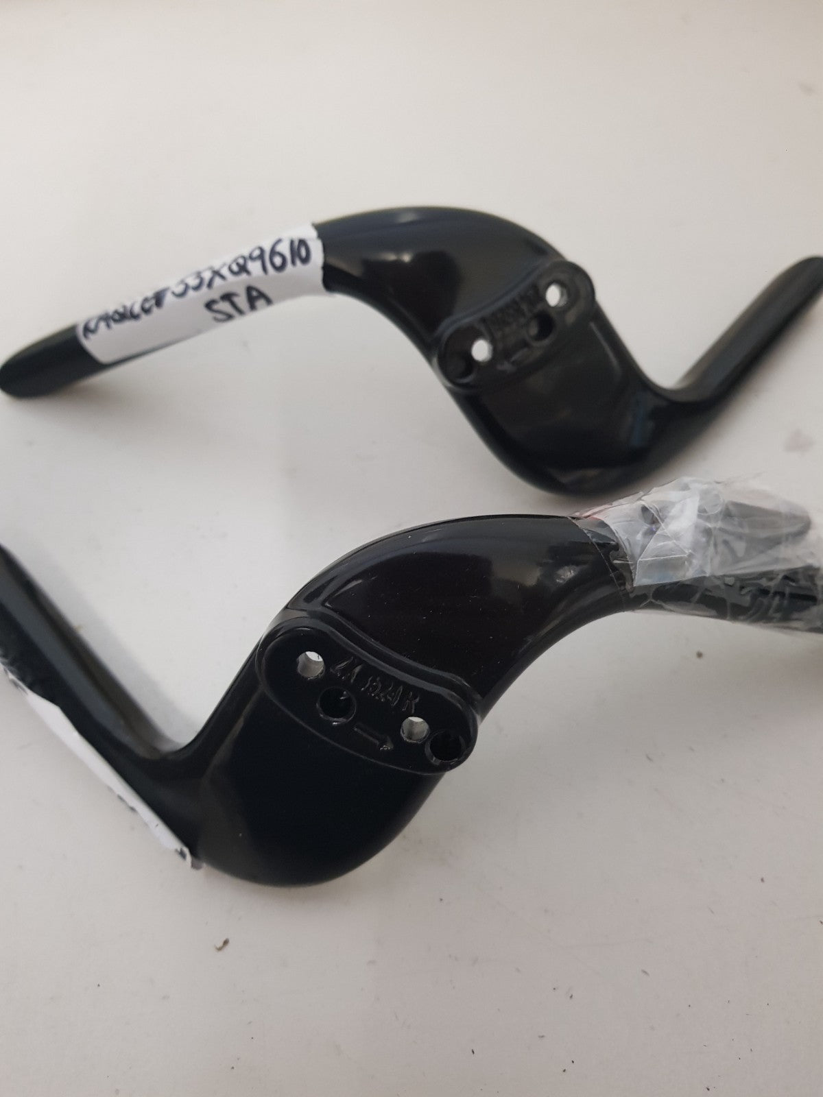 KOGAN KALED55XQ9610STA L&R FEET & SCREWS