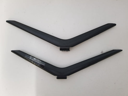 HISENSE 70A6G L&R FEET & SCREWS