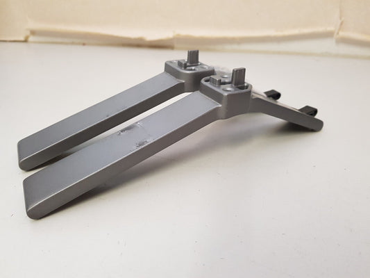 TOSHIBA 55C350KP L&R FEET & SCREWS