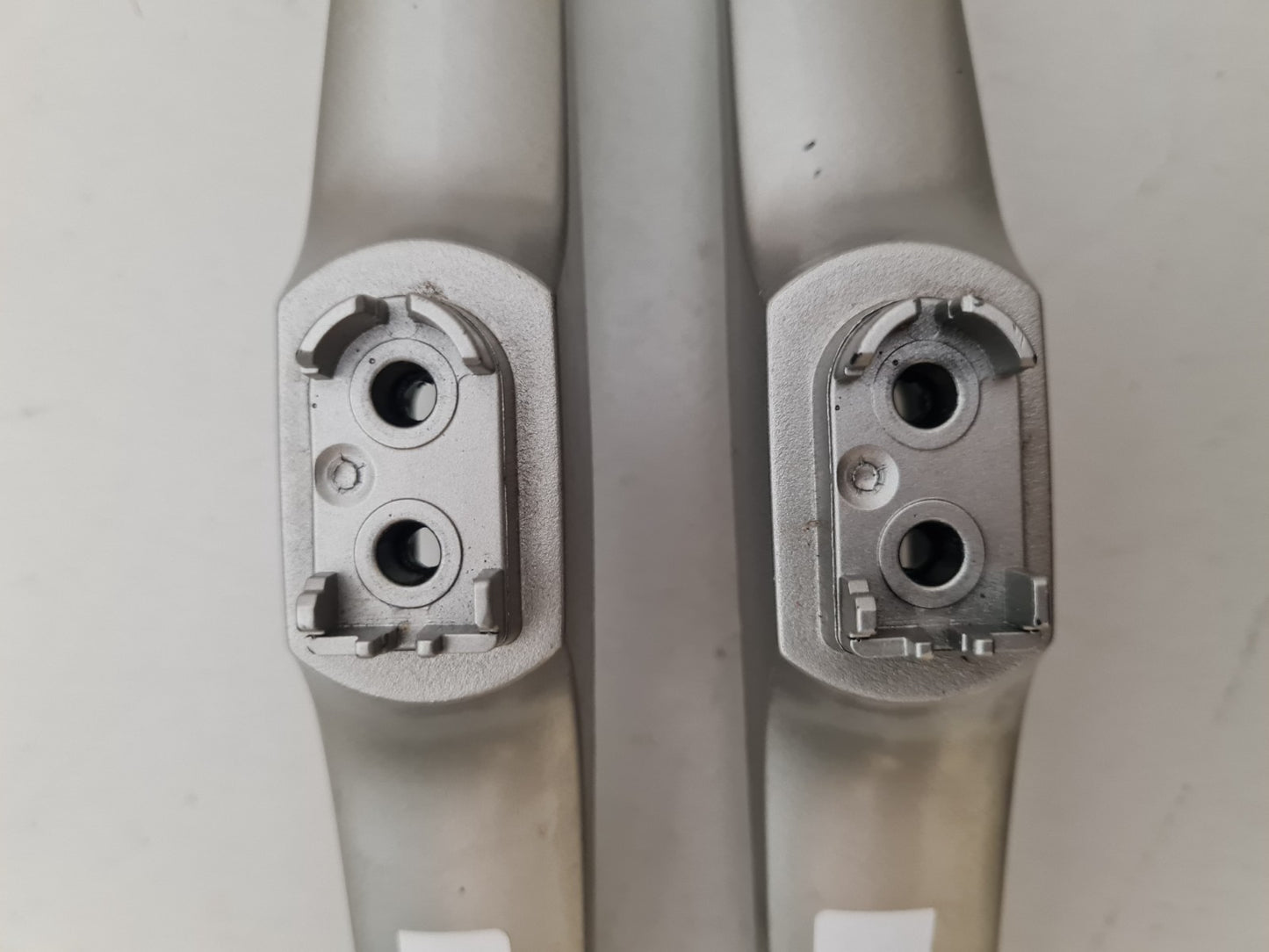 HISENSE 50N4 L&R FEET
