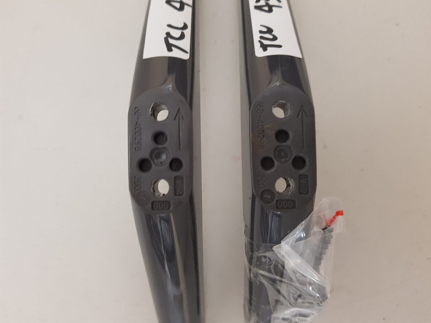 TCL 43C655 L&R FEET & SCREWS