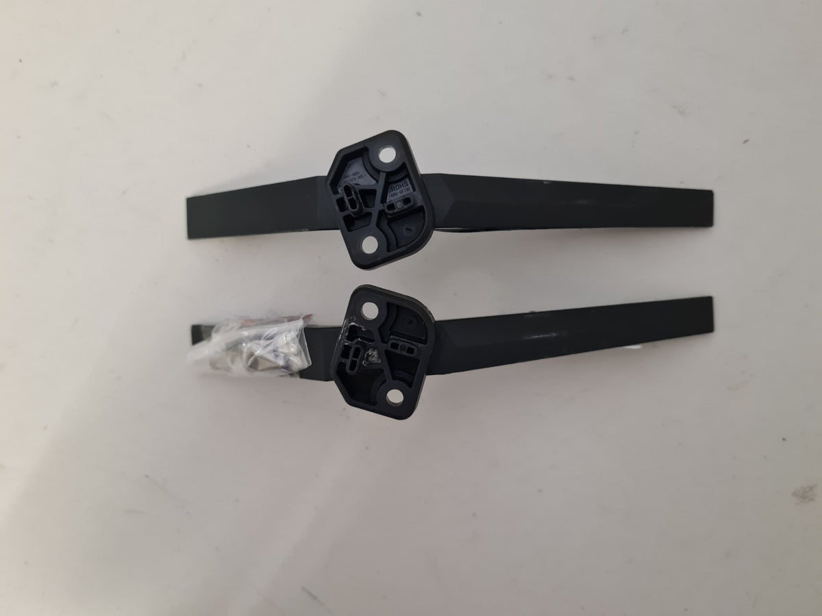 HISENSE 32A4HAU L&R FEET & SCREWS