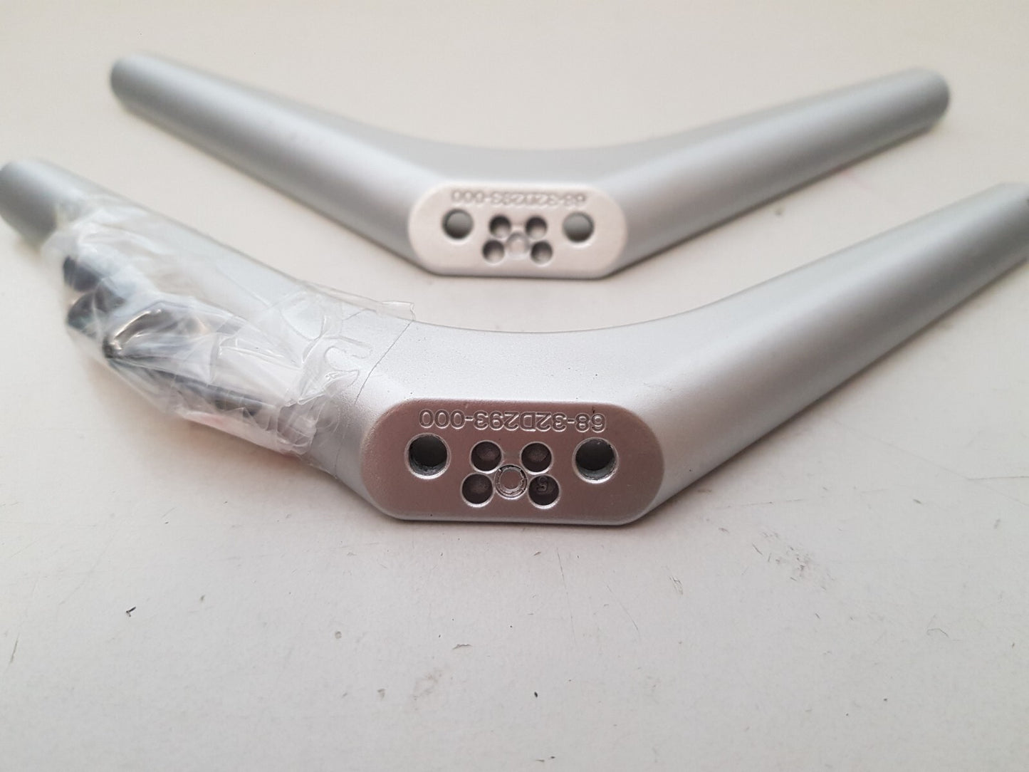 GENUINE TCL 32S6500S L&R FEET & SCREWS