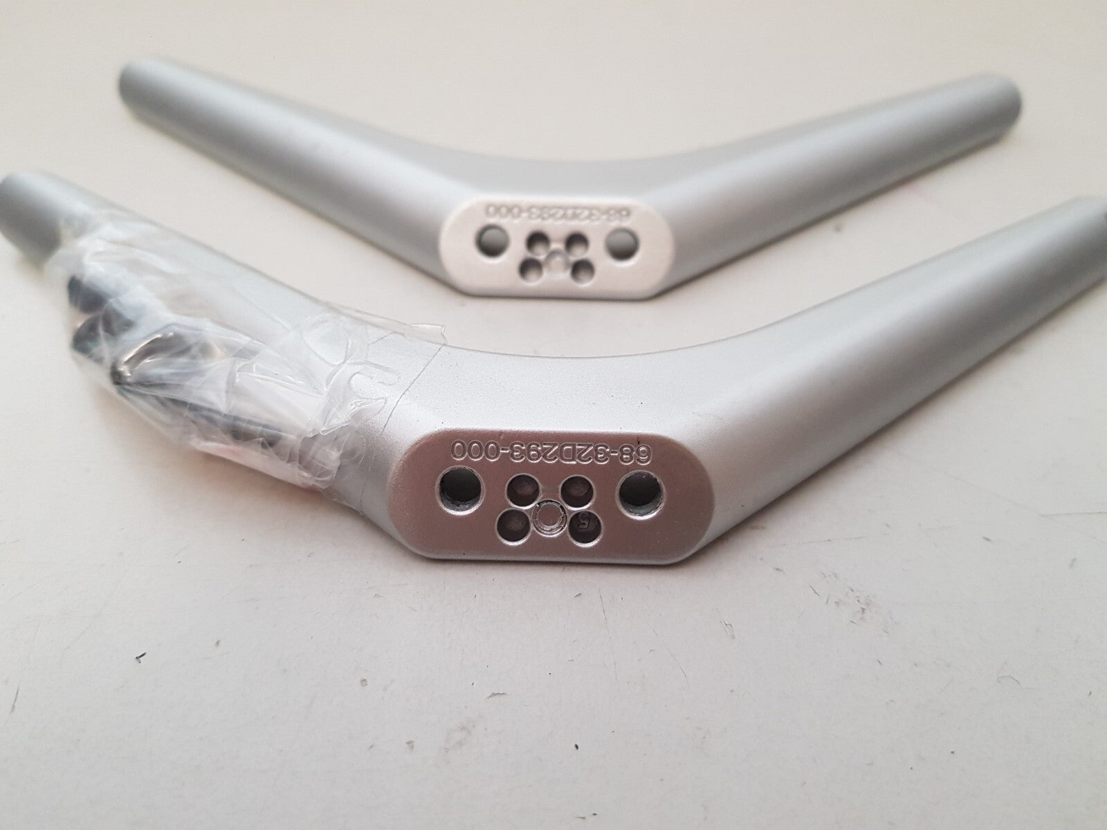 GENUINE TCL 32S6500S L&R FEET & SCREWS