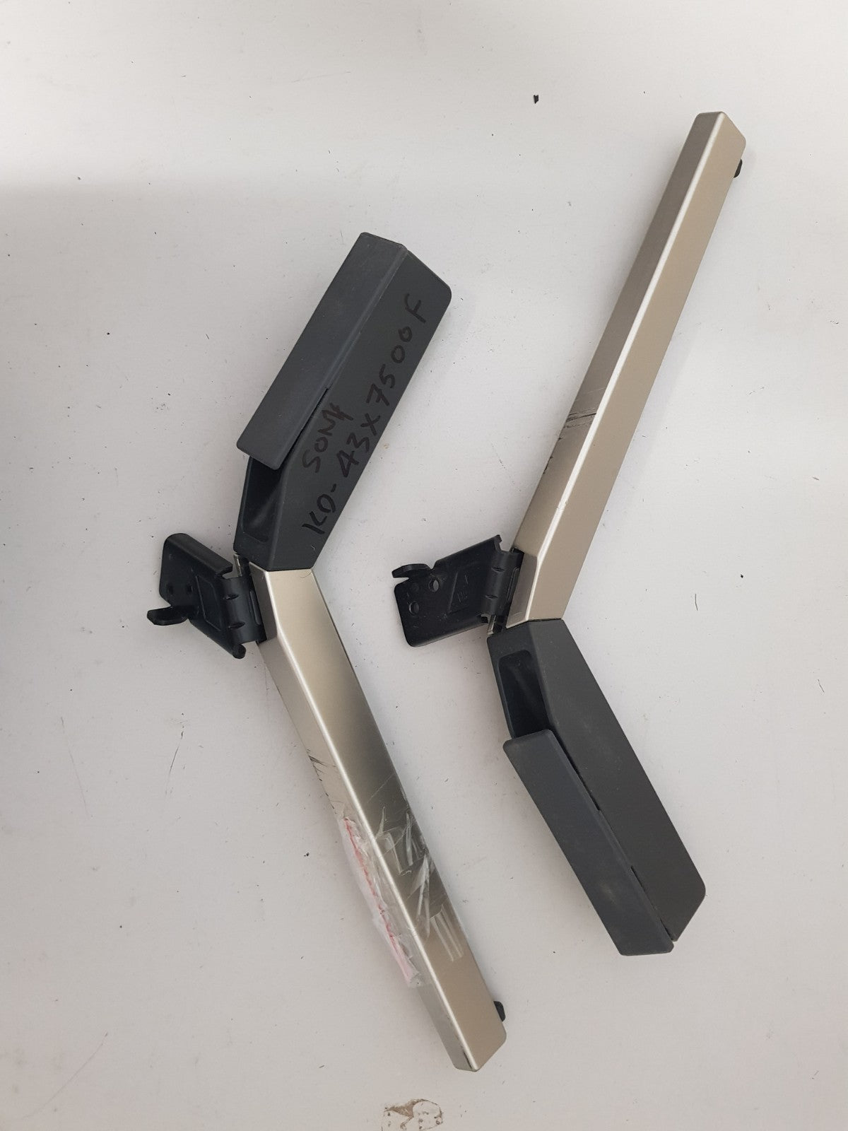 SONY KD- 43X7500F L&R FEET & SCREWS