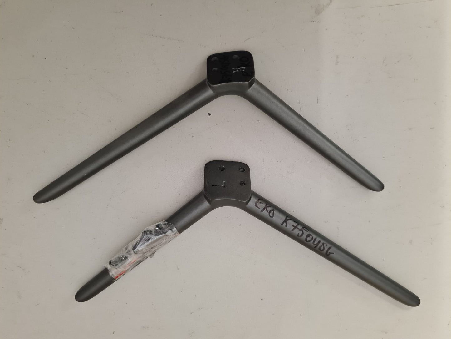 EKO K750USG L&R FEET & SCREWS