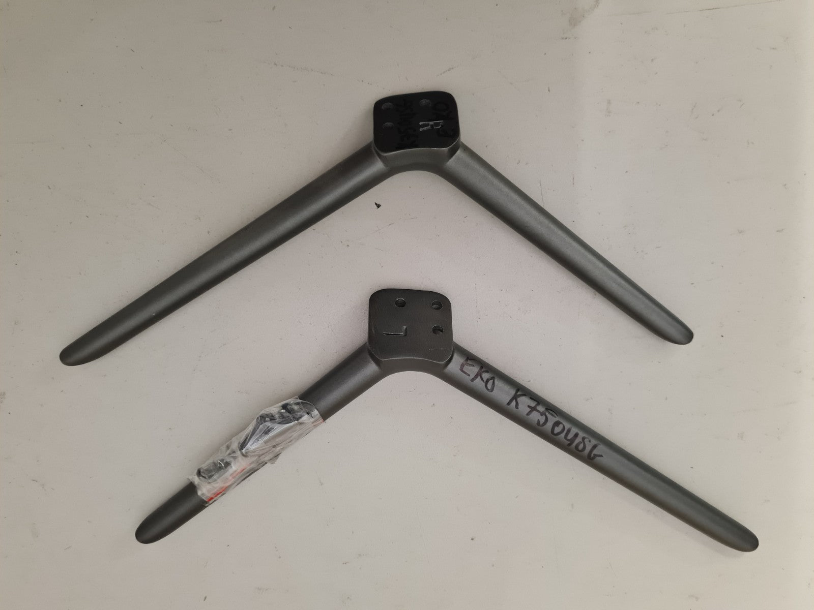 EKO K750USG L&R FEET & SCREWS