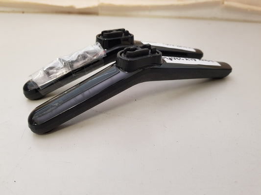 HISENSE 40K220PW L&R FEET & SCREWS