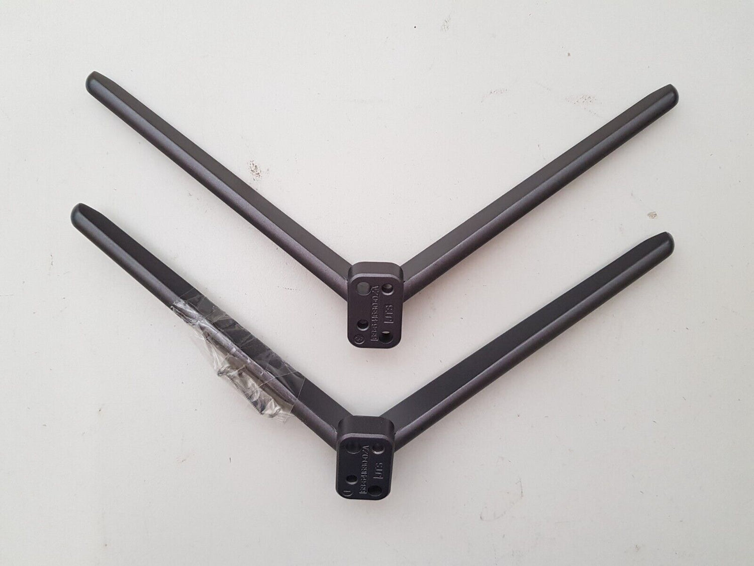 GENUINE TCL 50C715 L&R FEET & SCREWS