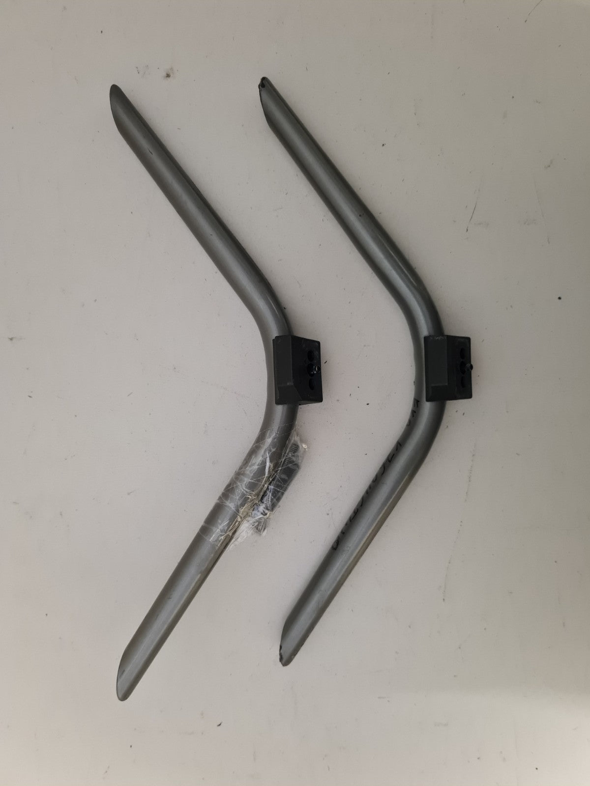 EKO K750UGTWQ L&R FEET & SCREWS