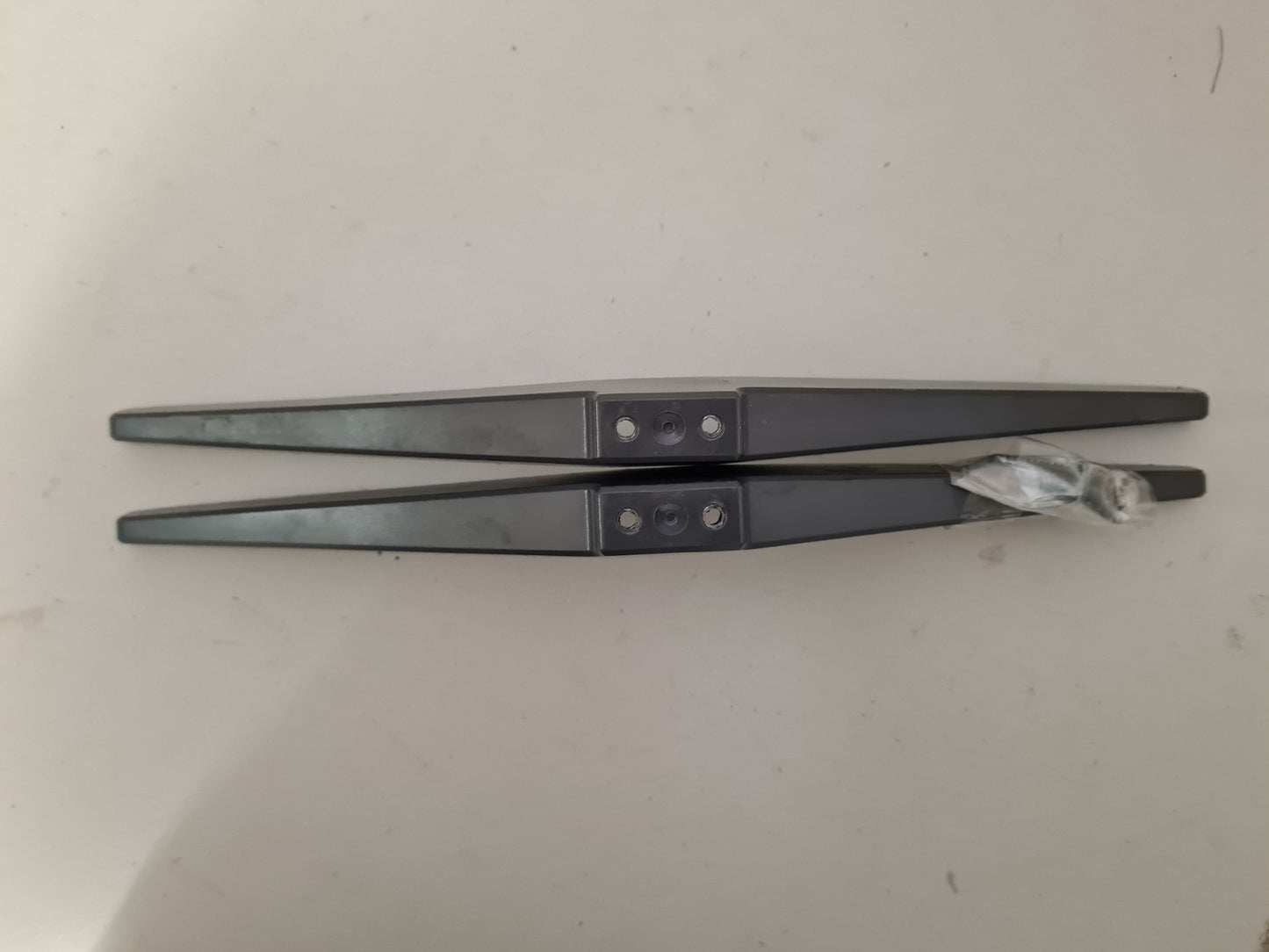 FFALCON FF75U64 L&R FEET & SCREWS