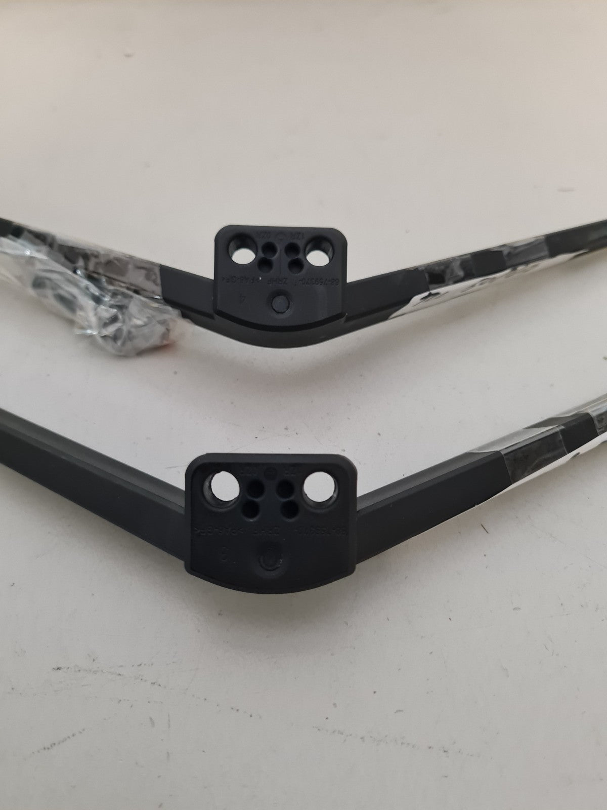 TCL 50P615 L&R FEET & SCREWS